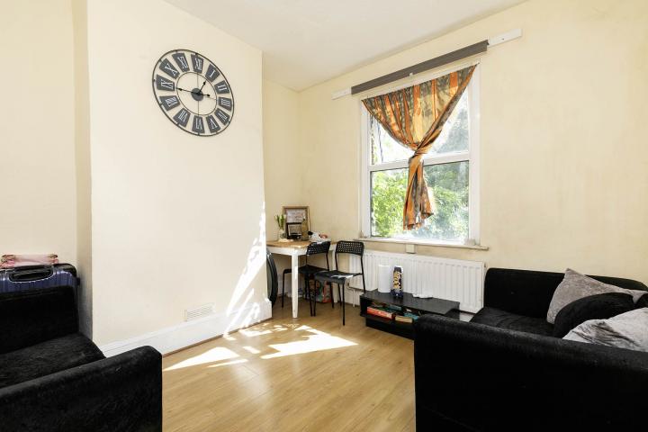 Amazing Location Headstone Road, Harrow-on-the-Hill